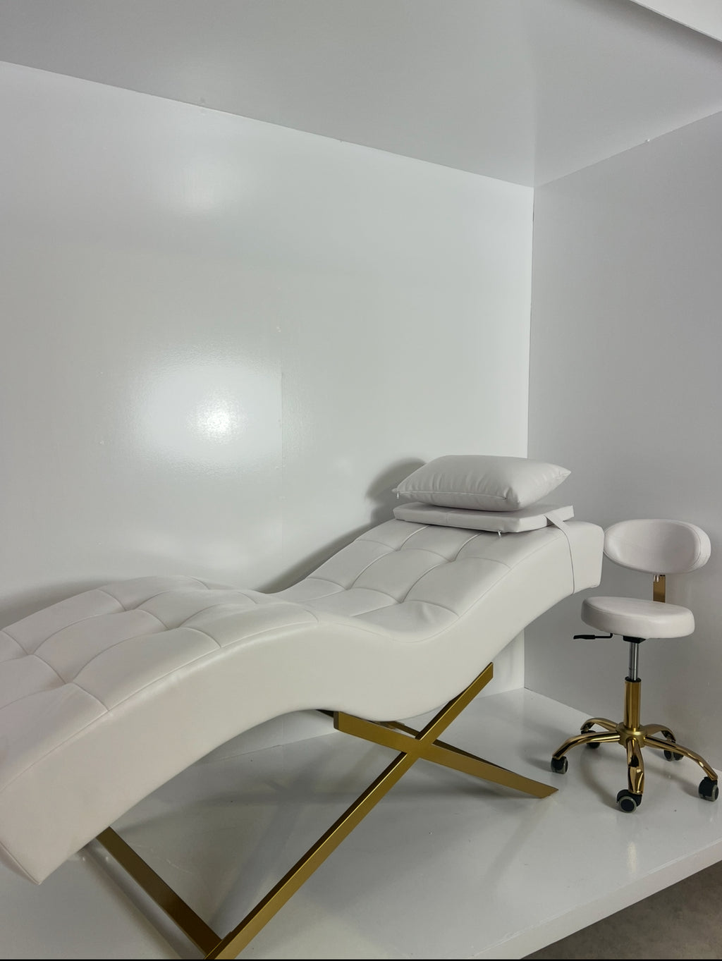 Ergonomic Luxury Beauty Bed